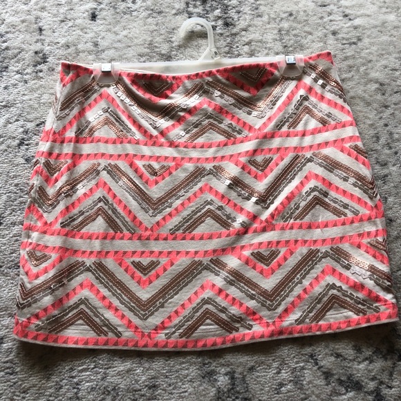 Super fun Express mini skirt Medium gold sequins ✨ - Picture 1 of 5